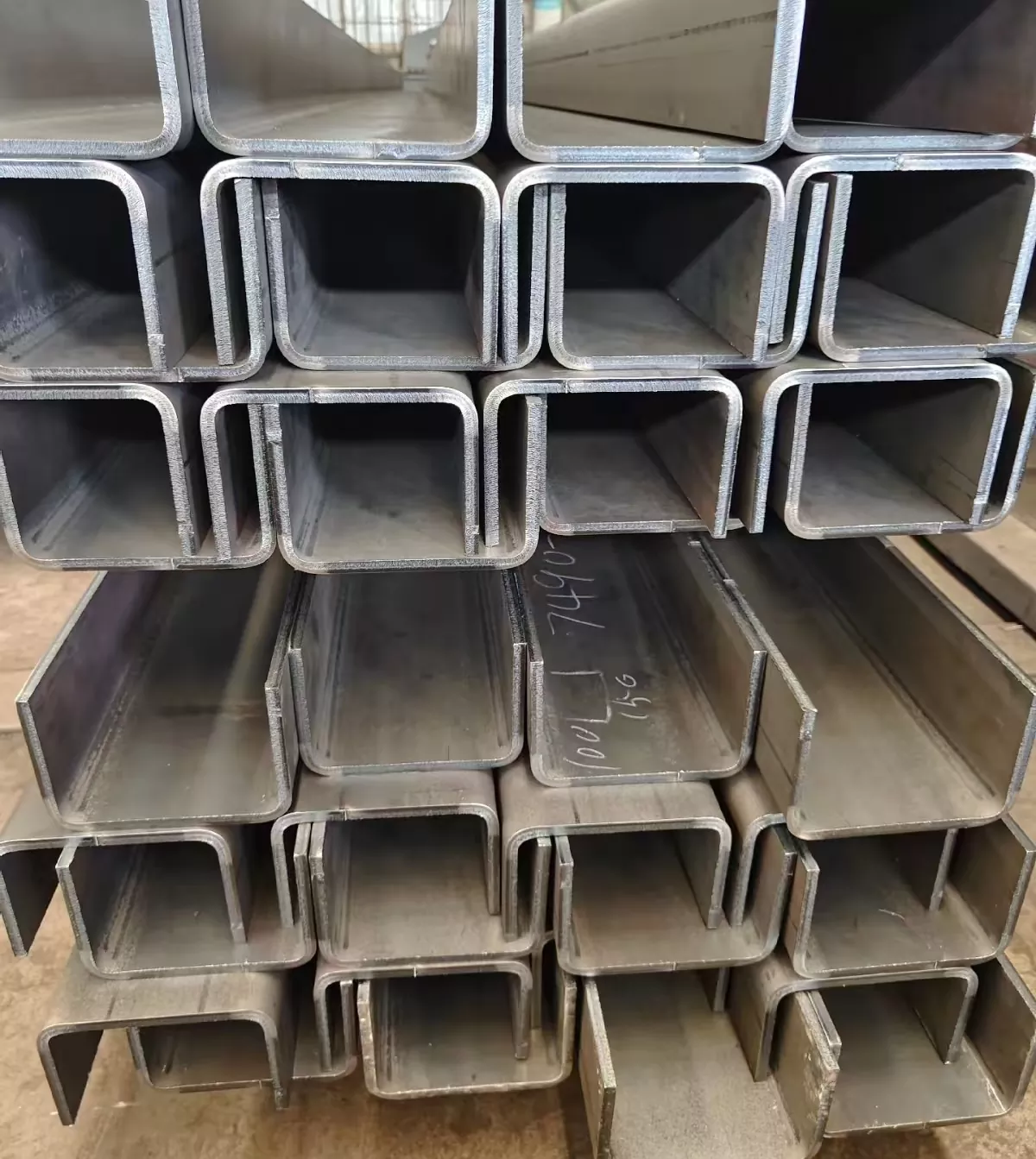 У канал челик